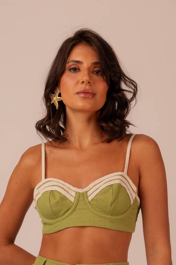 cropped nia oliva