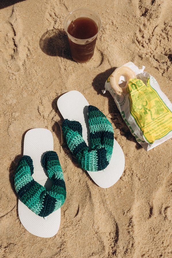 chinelo de crochê mel maia